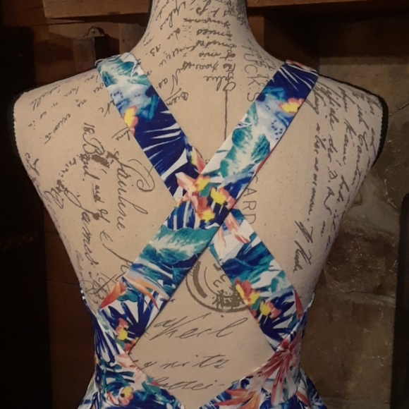 Romeo + Juliet Couture dress - Picture 5 of 7